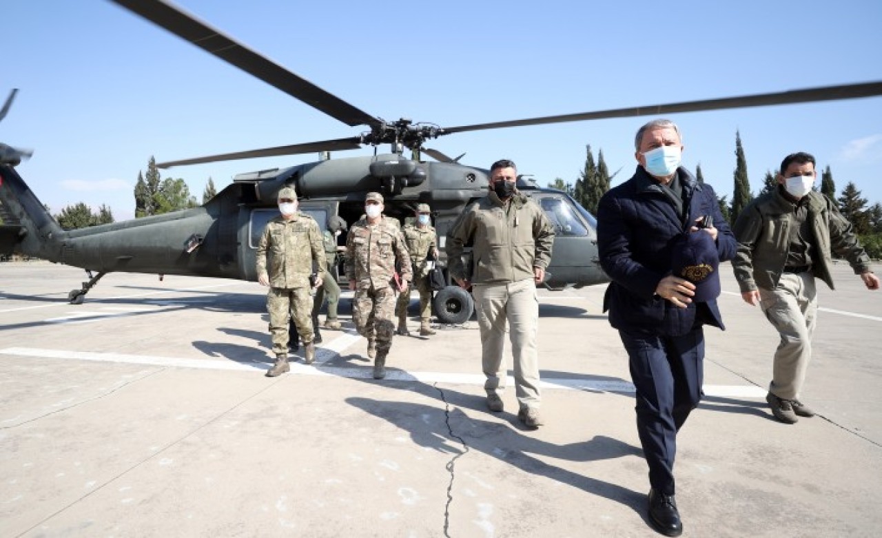 Bakan Akar ve komutanlar Harekat Merkezi’nde