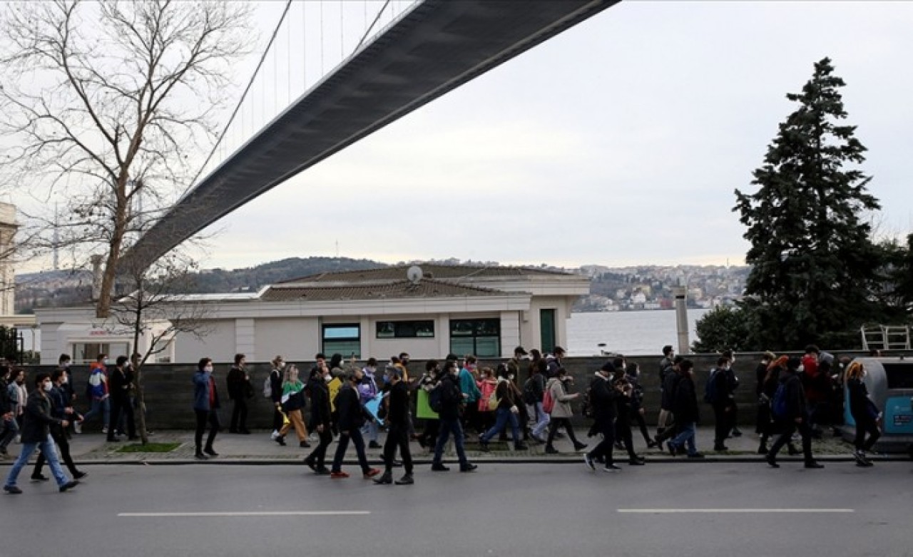 Boğaziçi'nde Kabe fotoğrafının yere serilmesine ilişkin soruşturma tamamlandı!