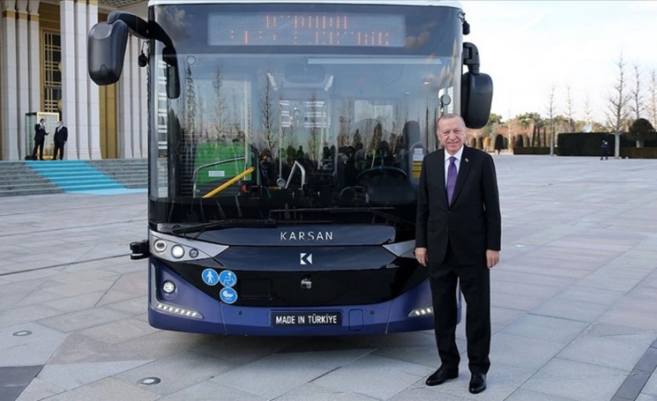 Cumhurbaşkanı Erdoğan test etti: Yüzde yüz yerli sürücüsüz ve elektrikli otobüs!