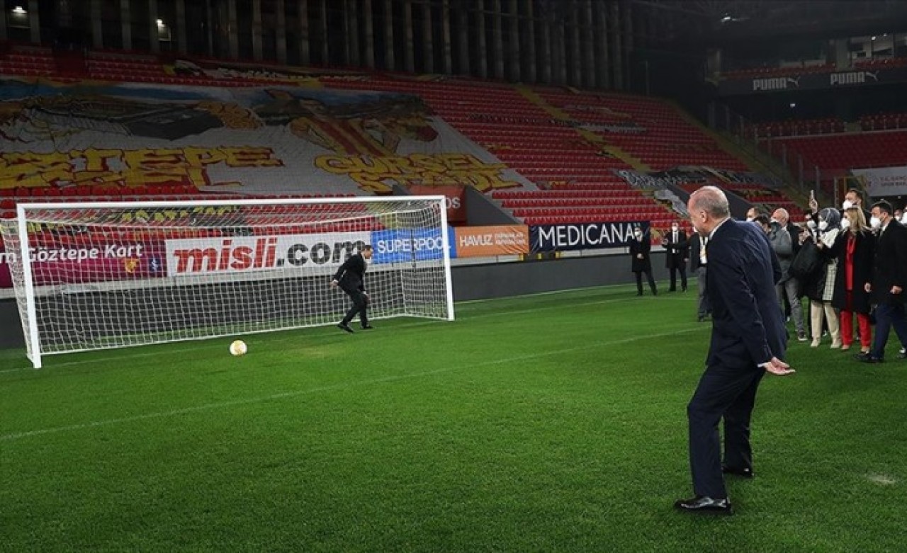 Cumhurbaşkanı Erdoğan: Durmak yok,  gollere devam!