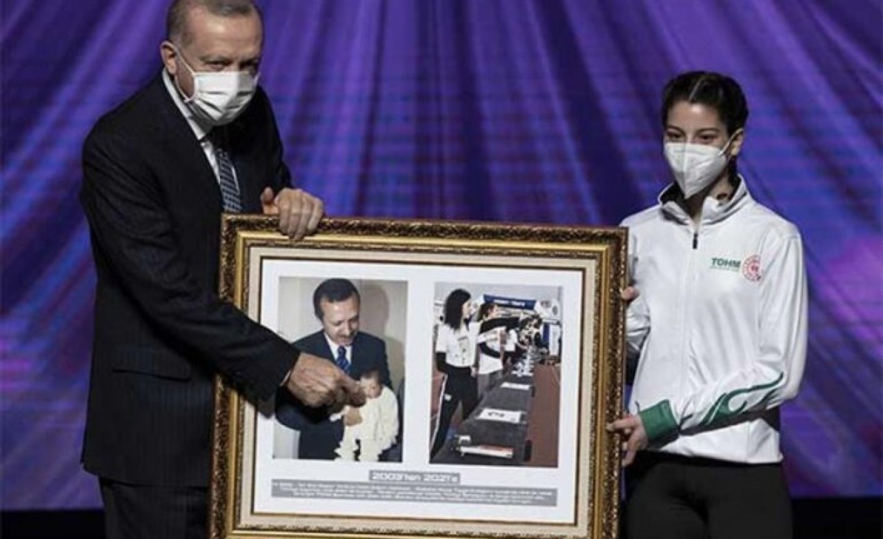 Cumhurbaşkanı Erdoğan 'spor alanında çığır açacak proje' diyerek tanıttı: Toplantıya damga vuran an