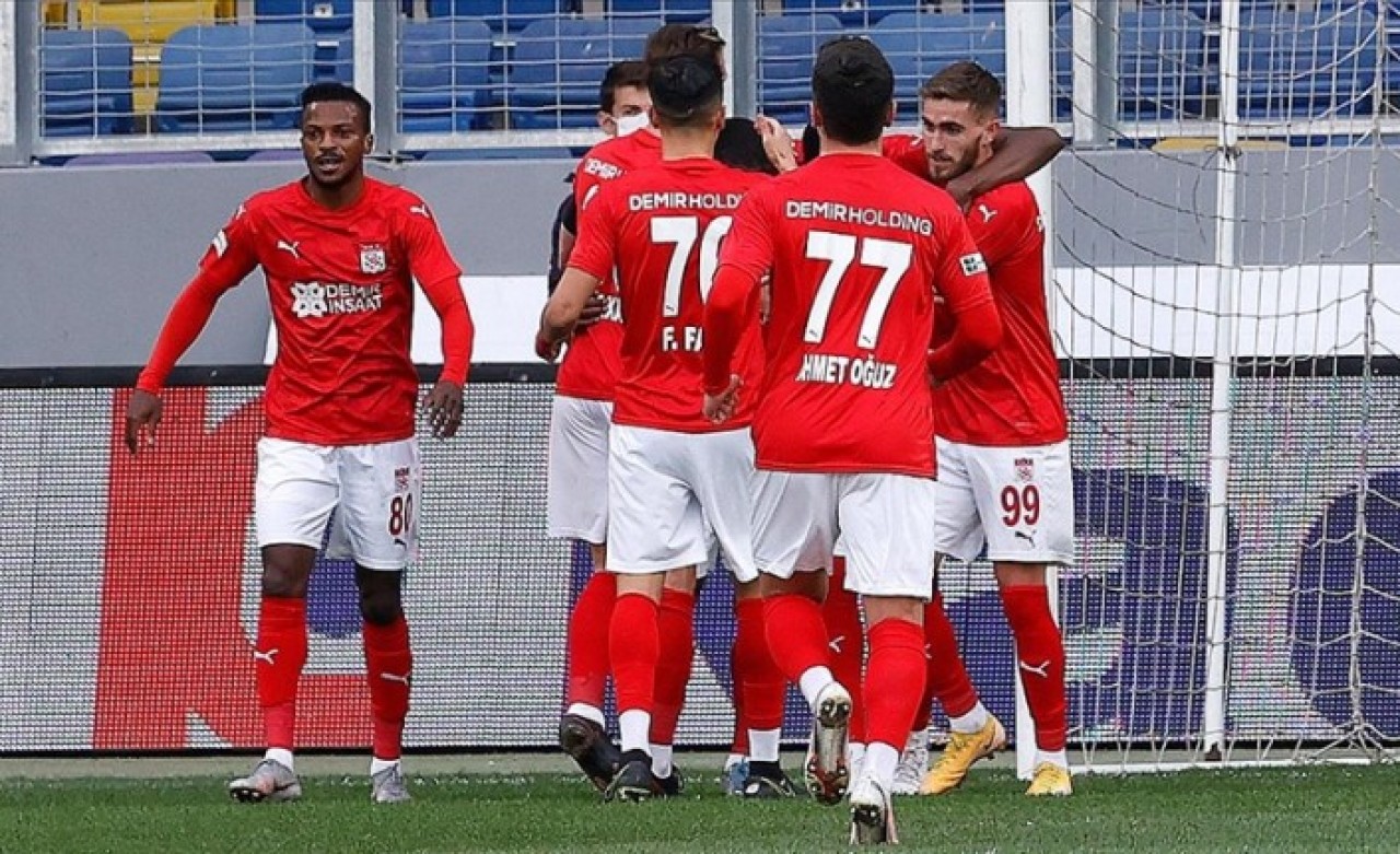 Demir Grup Sivasspor Ankara'da coştu