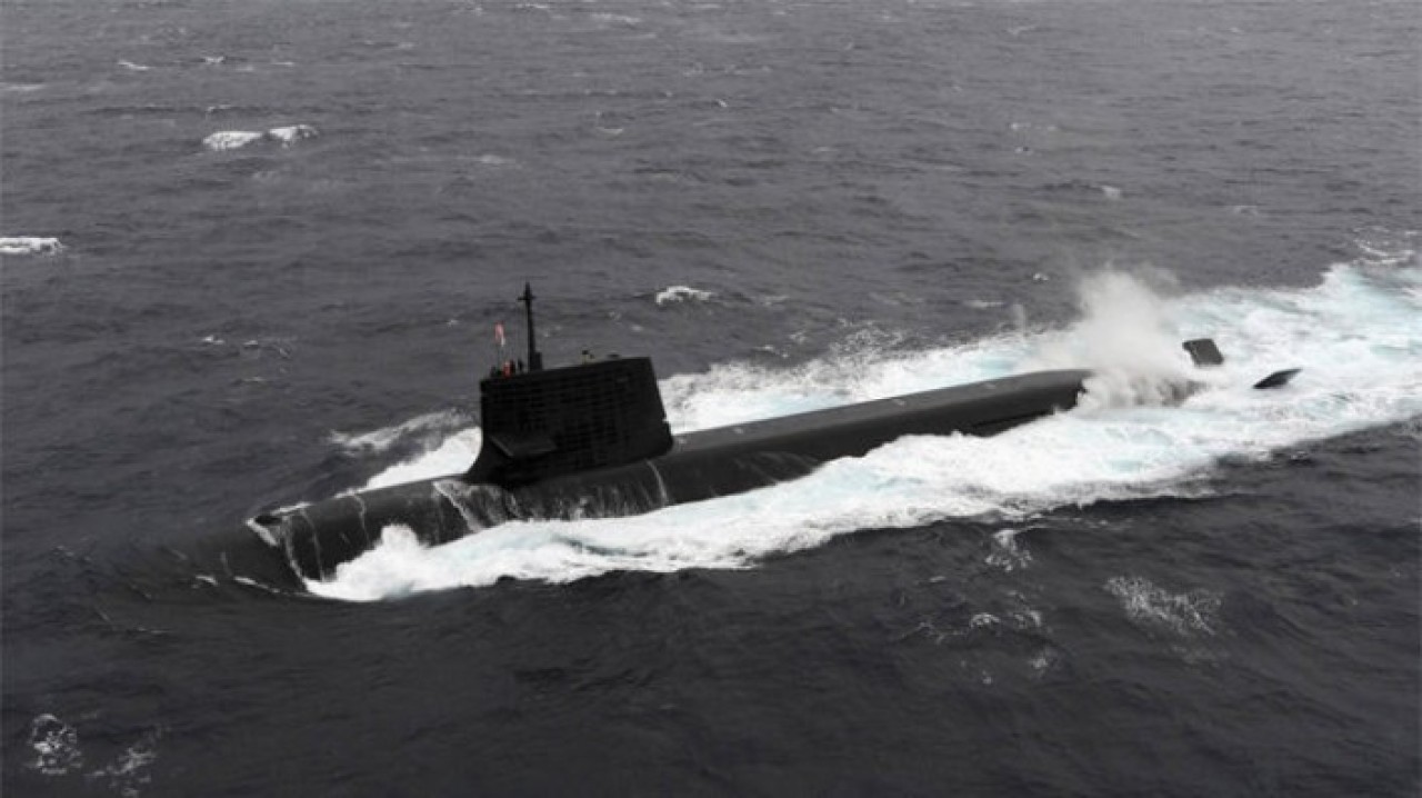 Denizaltı ile kargo gemisi çarpıştı!