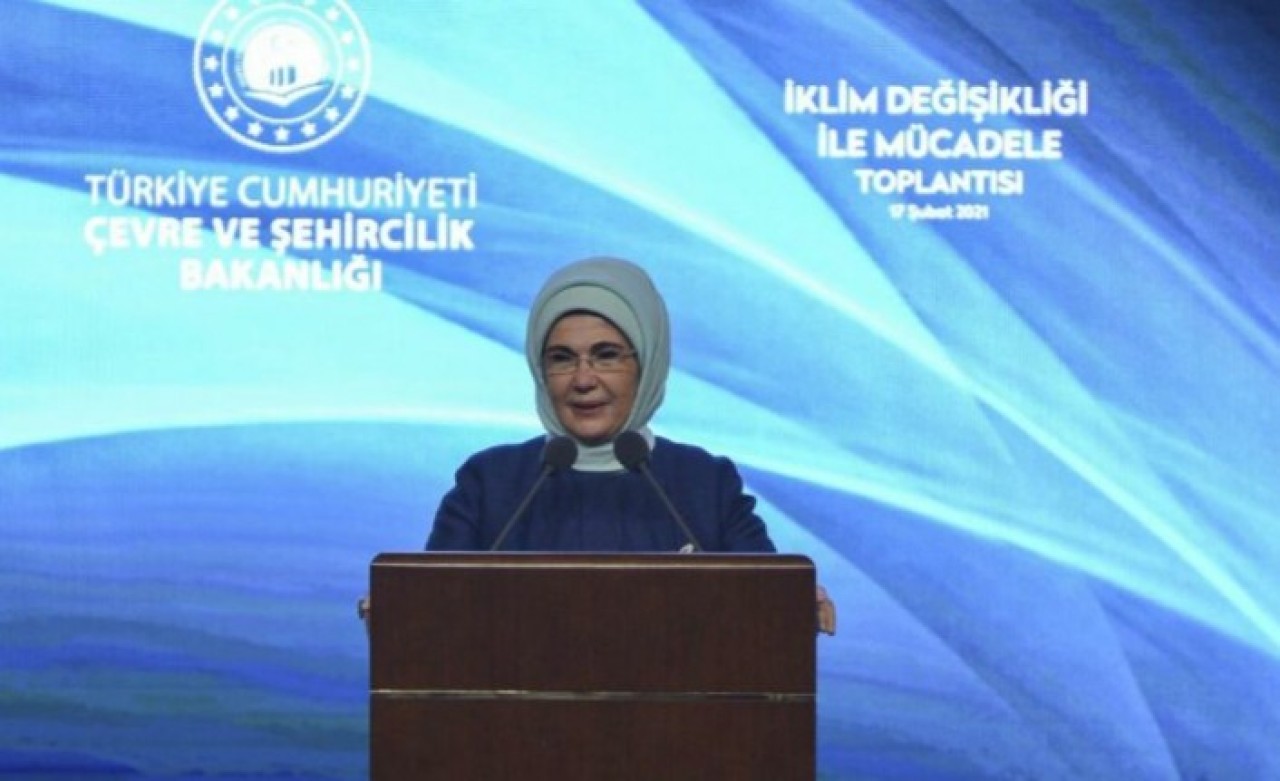 Emine Erdoğan: 'Yeni bilinmezliklerle karşılaşıyoruz,  büyük resmi göremiyoruz'