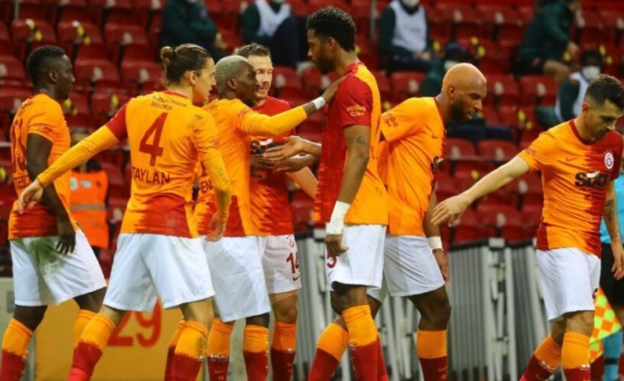 Galatasaray - Başakşehir: Onyekuru başladı,  Mostafa Mohamed  bitirdi