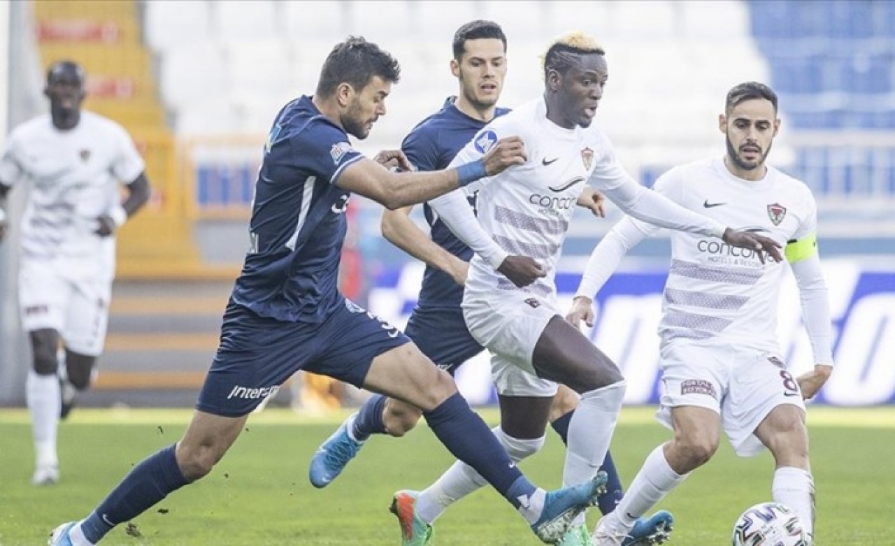 Hatayspor,  Kasımpaşa'yı topa tuttu!