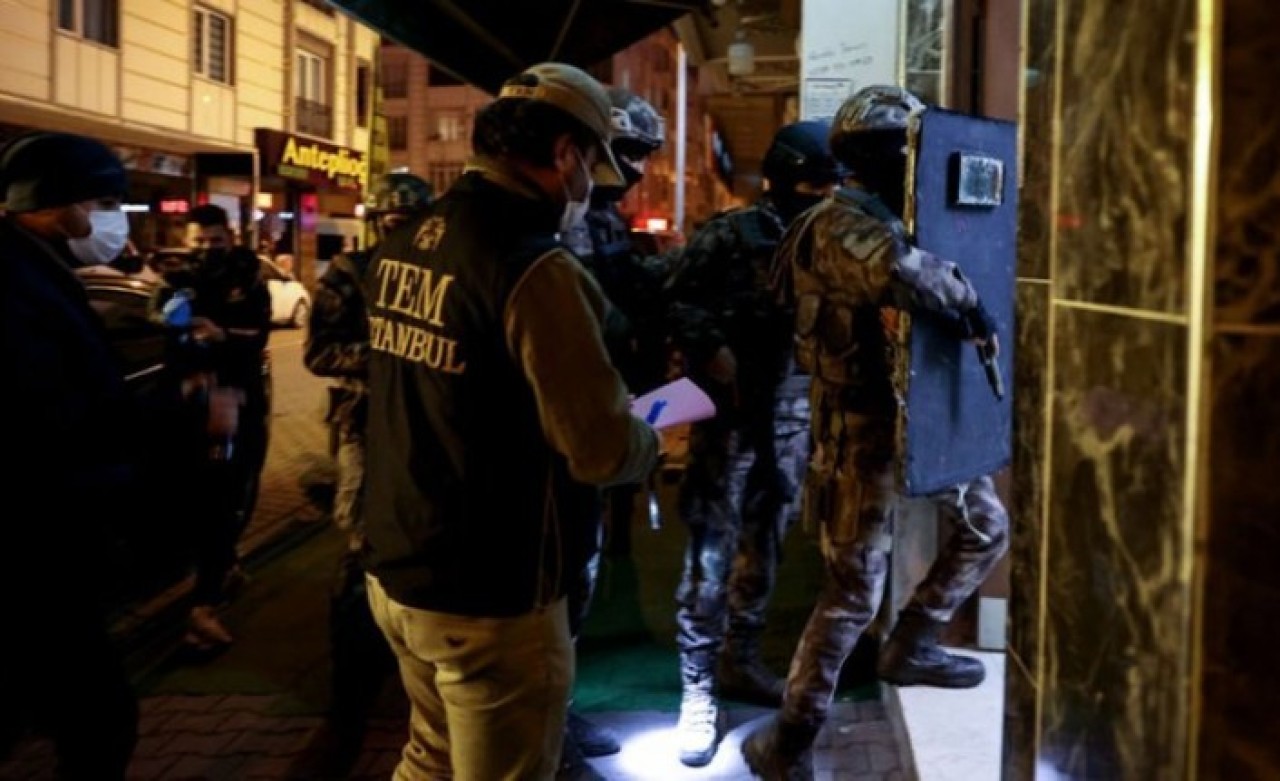 İstanbul'da helikopter destekli operasyon: 11 kişi yakalandı