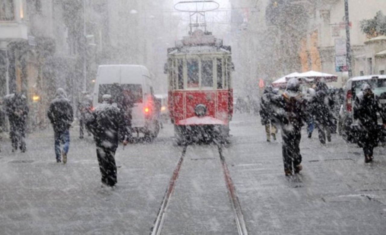 İşte yalancı baharın biteceği tarih: İstanbul'a günlerce kar yağacak!