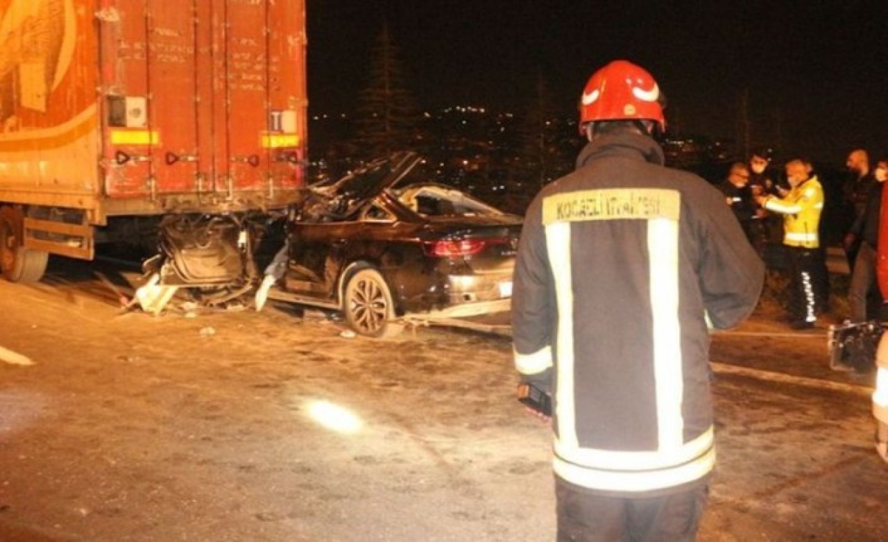İzmit'te kaza: AK Parti ilçe yöneticisi Ahmet Demirkıran öldü,  Sedat Özçelik yaralandı