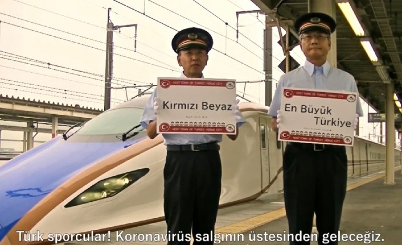 Japonya’da Honjo şehri Türk bayraklarıyla süslendi