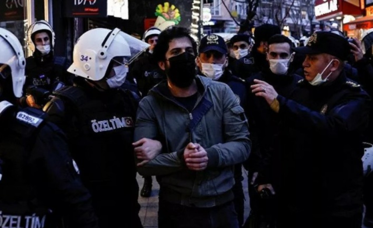 Kadıköy'deki 'Boğaziçi' eylemlerinde gözaltına alınan 61 kişi adliyeye sevk edildi