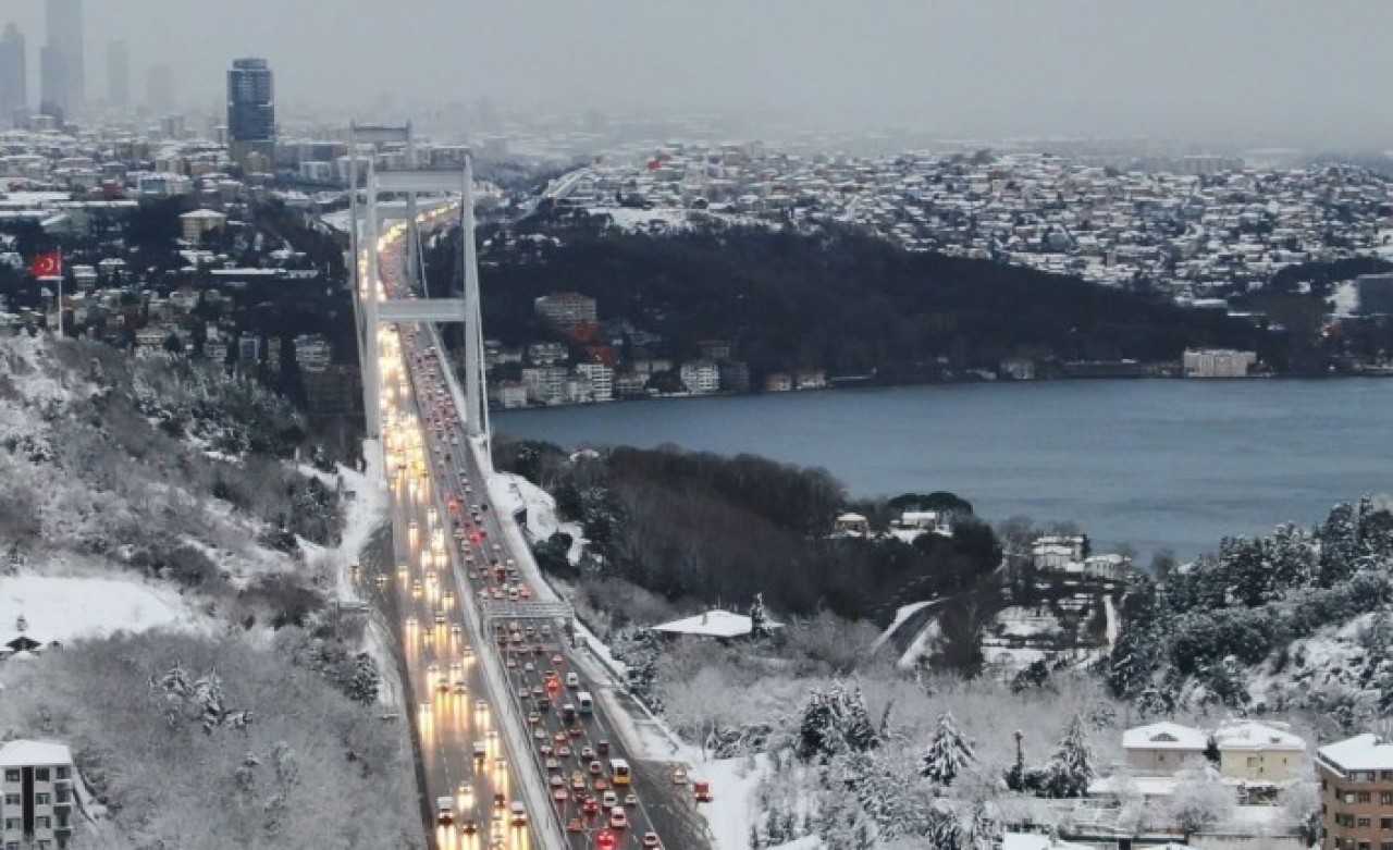 Kar İstanbul'u esir aldı!
