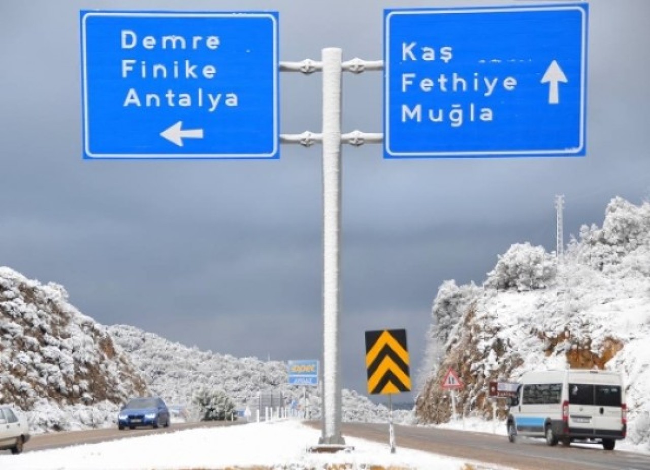 Kaş'a 30 yıl sonra kar yağdı
