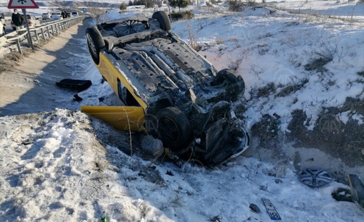 Merzifon'da feci kaza: Ender Erdoğan öldü,  Emirhan Topal ve Sefacan Beykoz yaralandı