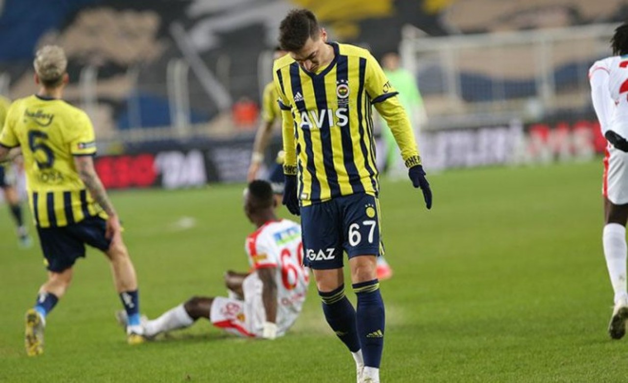 Mesut'lu kadrosuyla Mesut olamıyor: Göztepe'ye de yenilen Fenerbahçe tarihi tersten yazıyor!