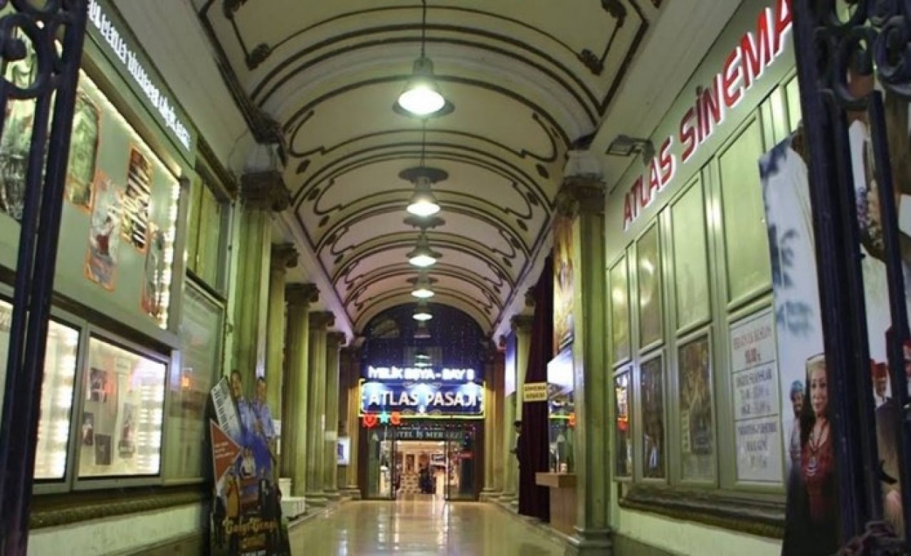 Restorasyonu tamamlanan tarihi atlas sineması kapılarını açıyor