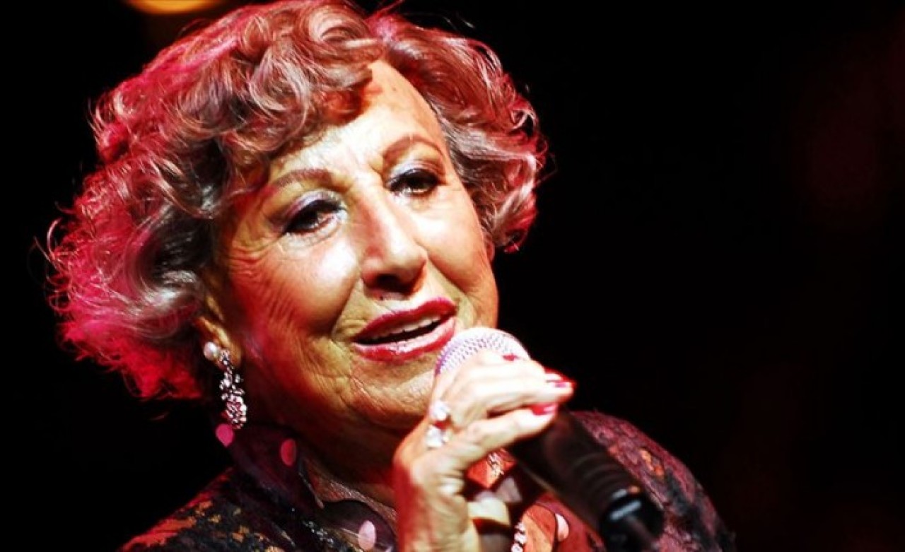 Şarkılara yeniden hayat veren sanatçı: Müzeyyen Senar