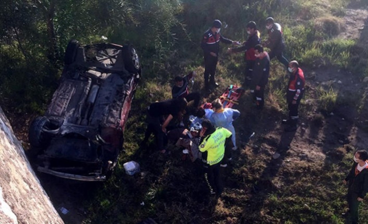 Silifke'de otomobil uçuruma uçtu: Can Oğuzhan Günay ve Elif Gülay Korkmaz ağır yaralı