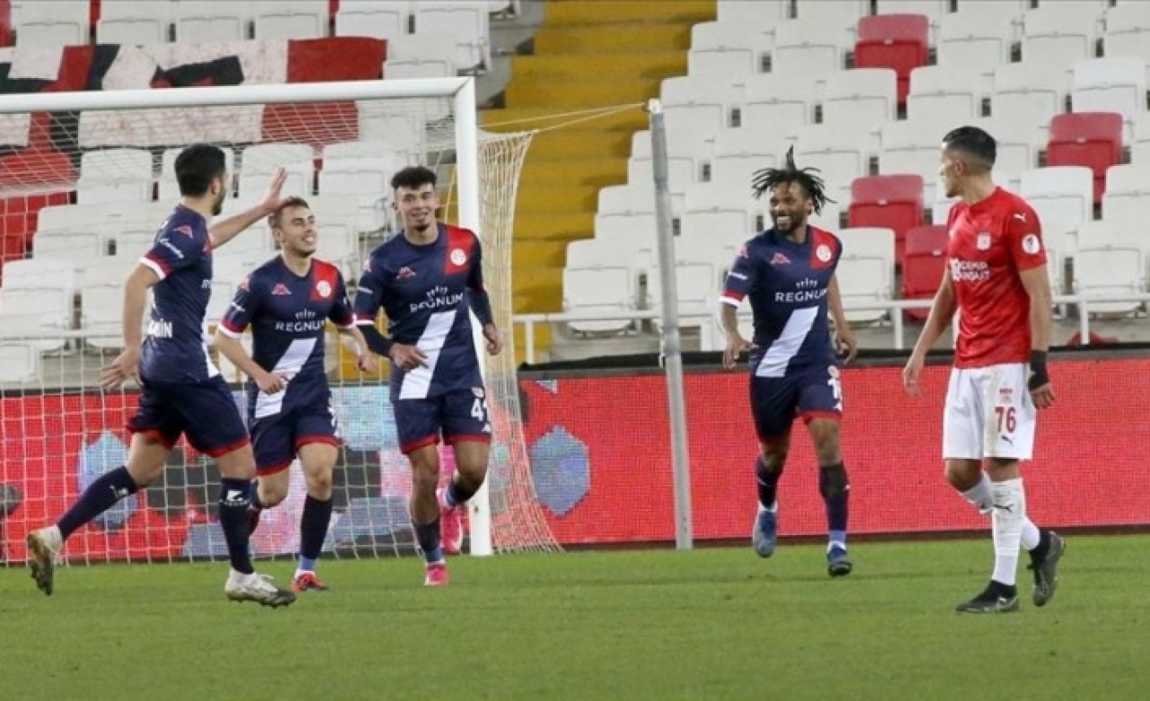 Sivasspor'u yendi: Antalyaspor yarı finale yükseldi