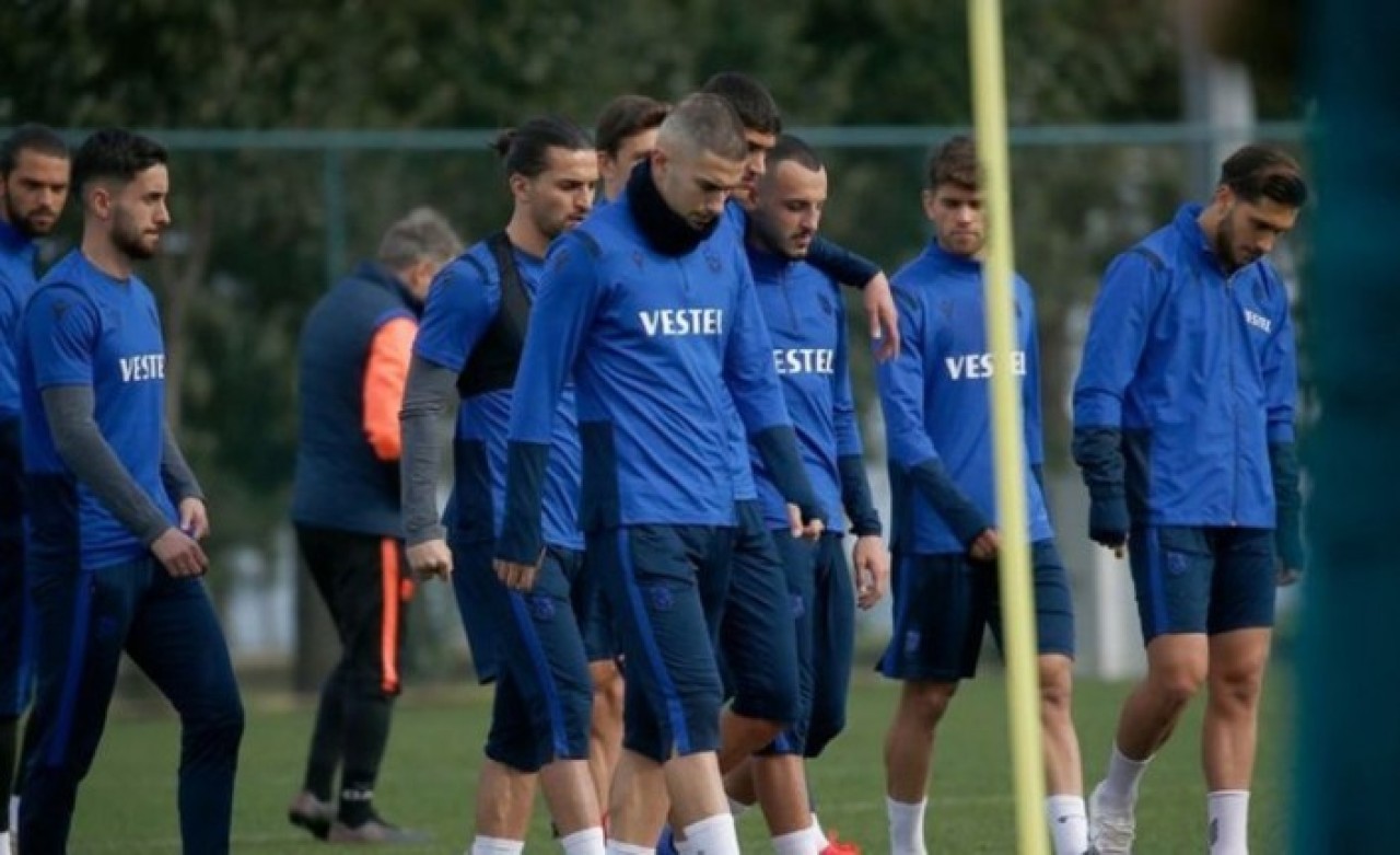 Trabzonspor'da 3 futbolcunun Kovid-19 testi pozitif çıktı