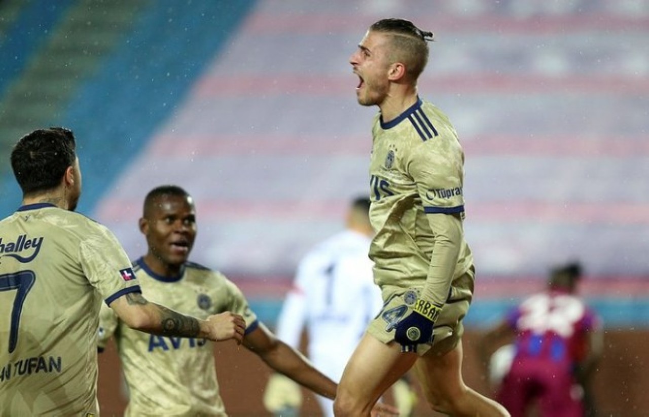 Trabzonspor'u Fenerbahçe karşısında Uğurcan da kurtaramadı: Pelkas öyle vurdu ki,  yok böyle bir gol!