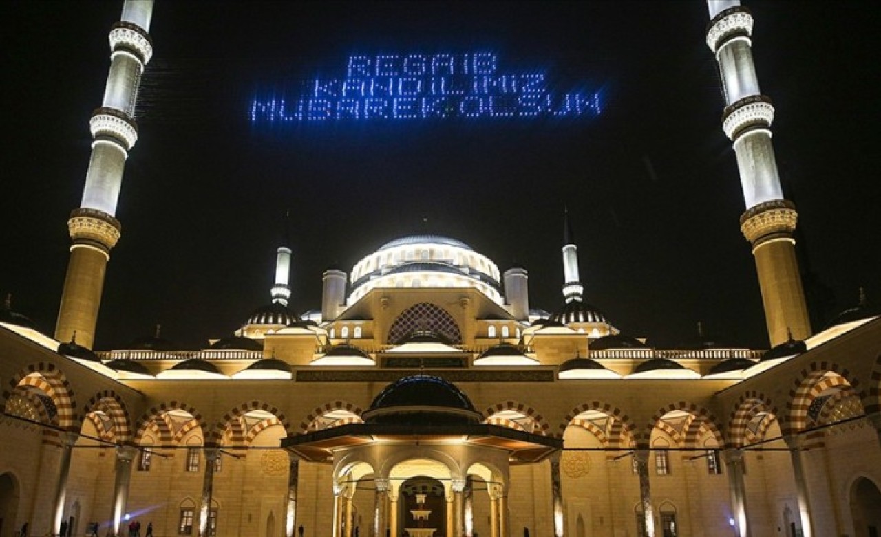 Üç ayların ilk kandili: Ramazanın müjdeleyicisi Regaip