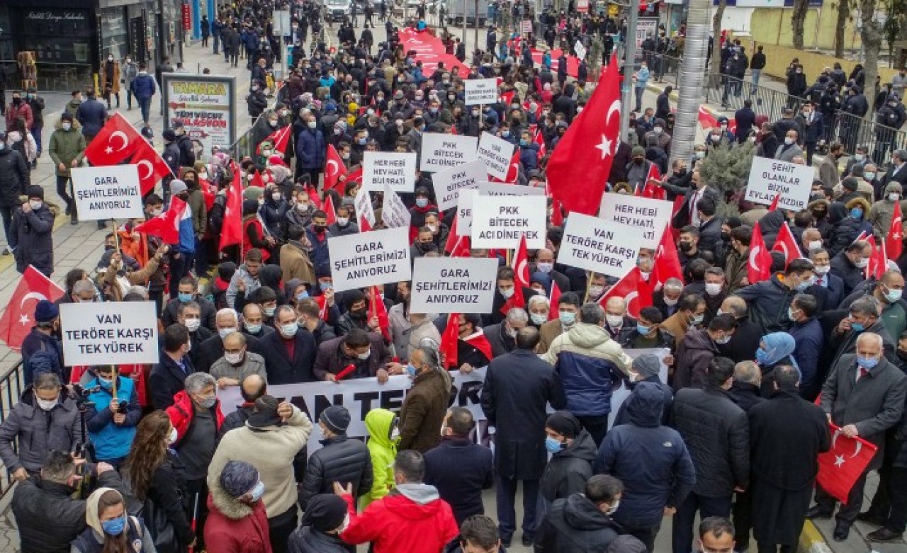 Vanlılardan Gara'da 13 Türk vatandaşının şehit edilmesine tepki yürüyüşü