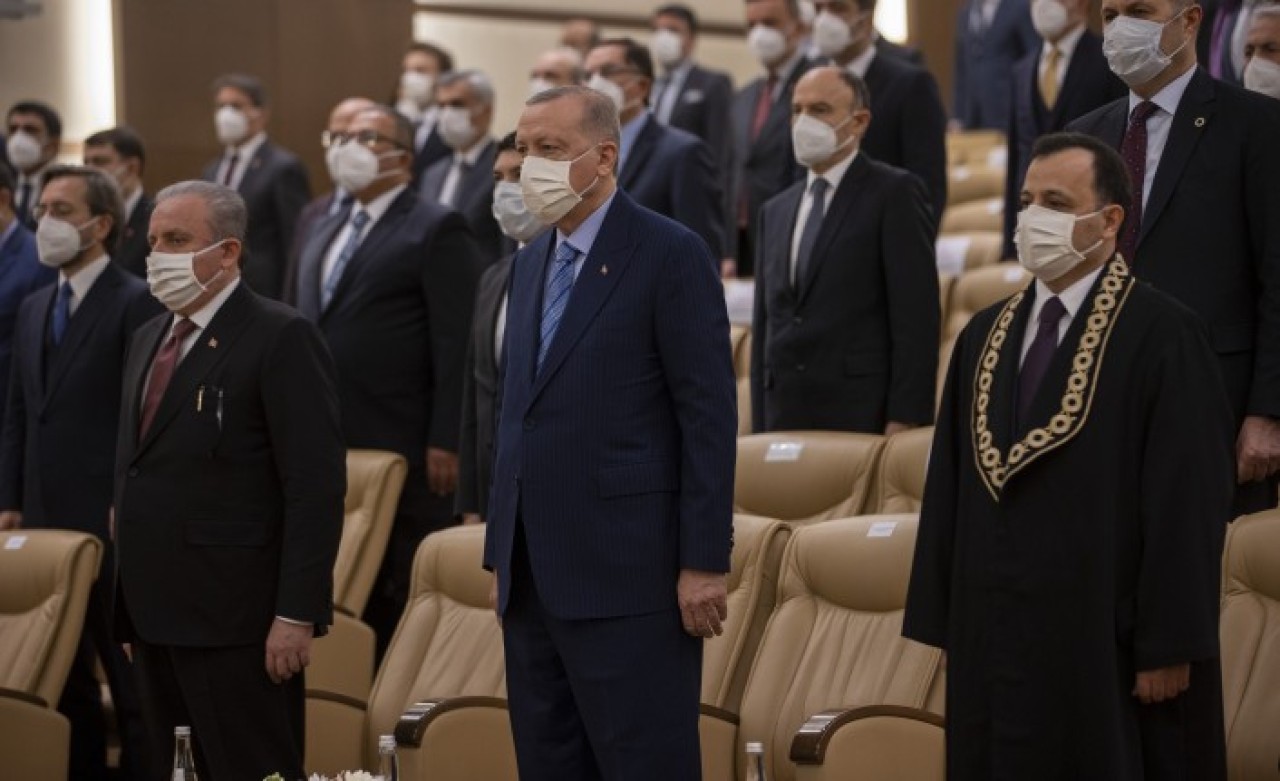 AYM Başkanı Zühtü Arslan: Ver bütün kudreti kanuna ki vahdet yürüsün...