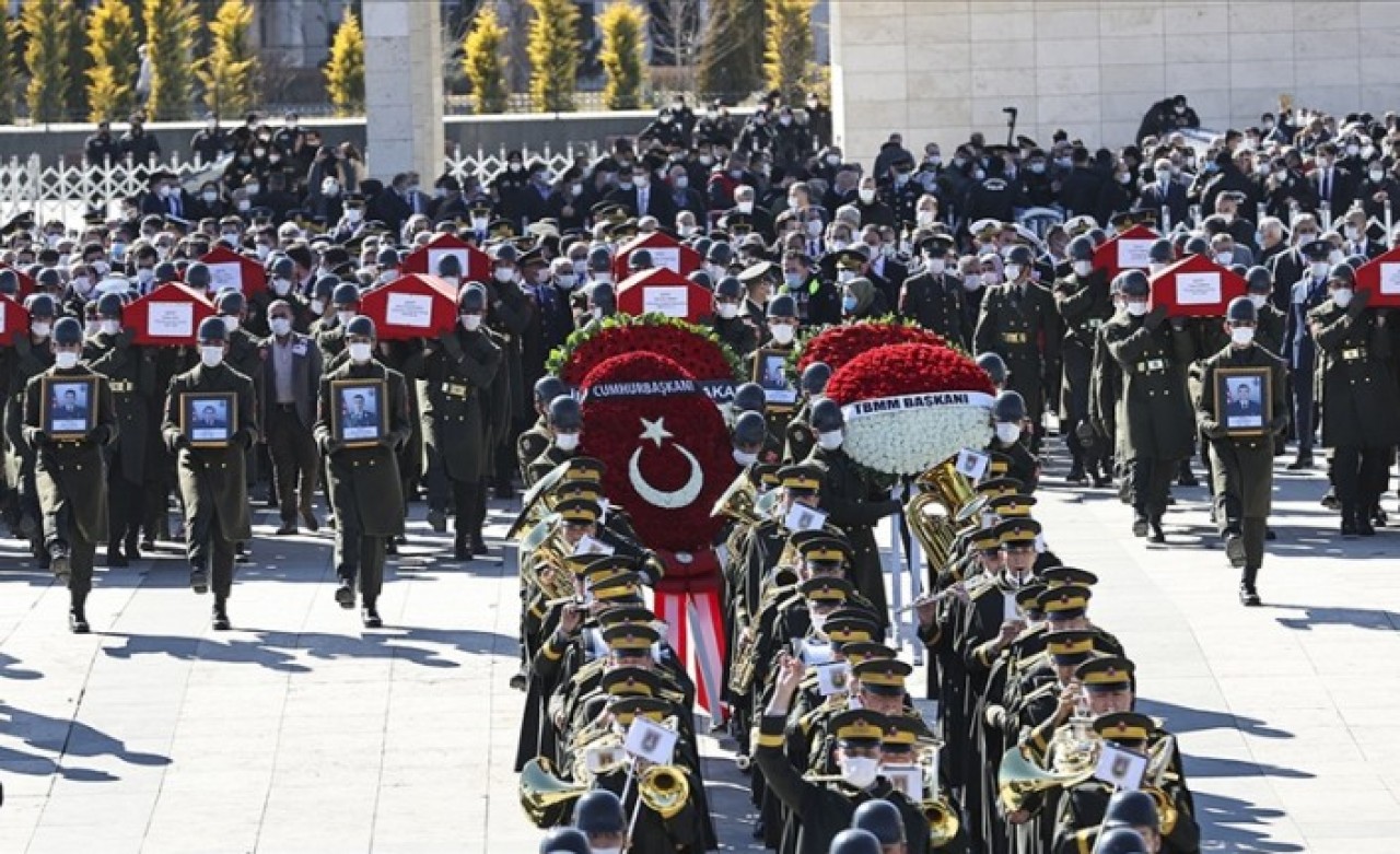 11 askerin şehit düşmesi Türkiye'yi yasa boğdu