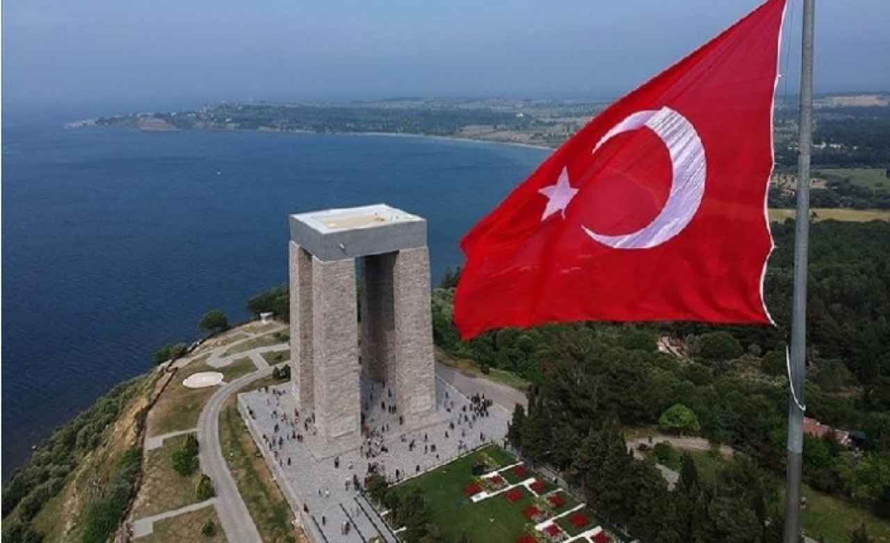 18 Mart Çanakkale Zaferi'nin 106. Yıldönümü: Dur yolcu bastığın yerleri toprak diye geçme tanı!