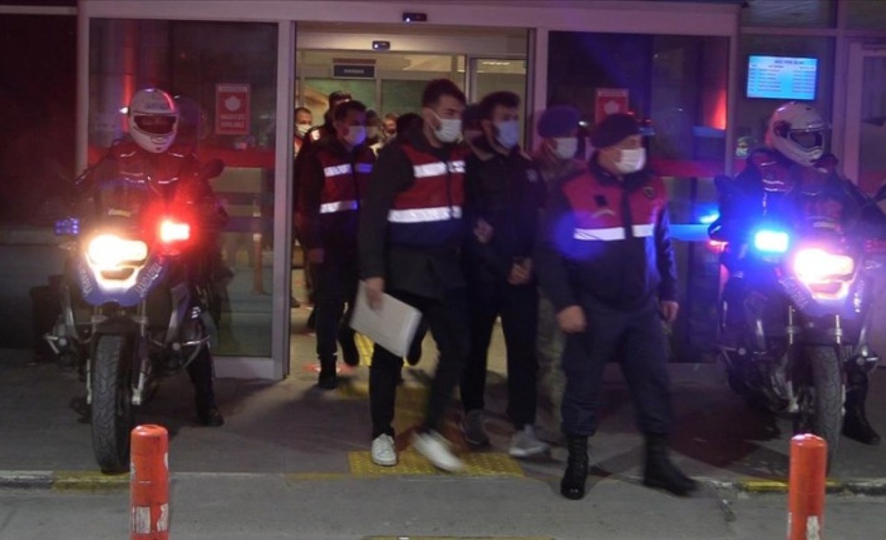 53 ildeki şafak operasyonunda 184 gözaltı kararı: 2 albay,  7 binbaşı,  10 yüzbaşı,  22 üsteğmen,  2 teğmen,  95 astsubay,  8 uzman çavuş da var