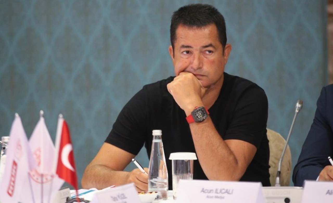 Acun Ilıcalı,  yanından ayırmadığı Survivor yarışmacılarını tek kalemde sildi!