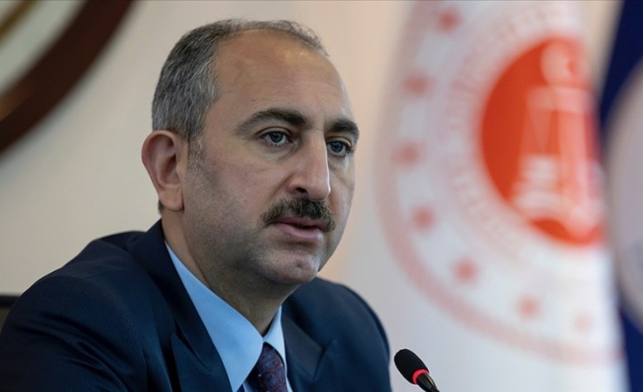 Adalet Bakanı Gül: Aileyi ve kadını malzeme edenleri kınıyorum