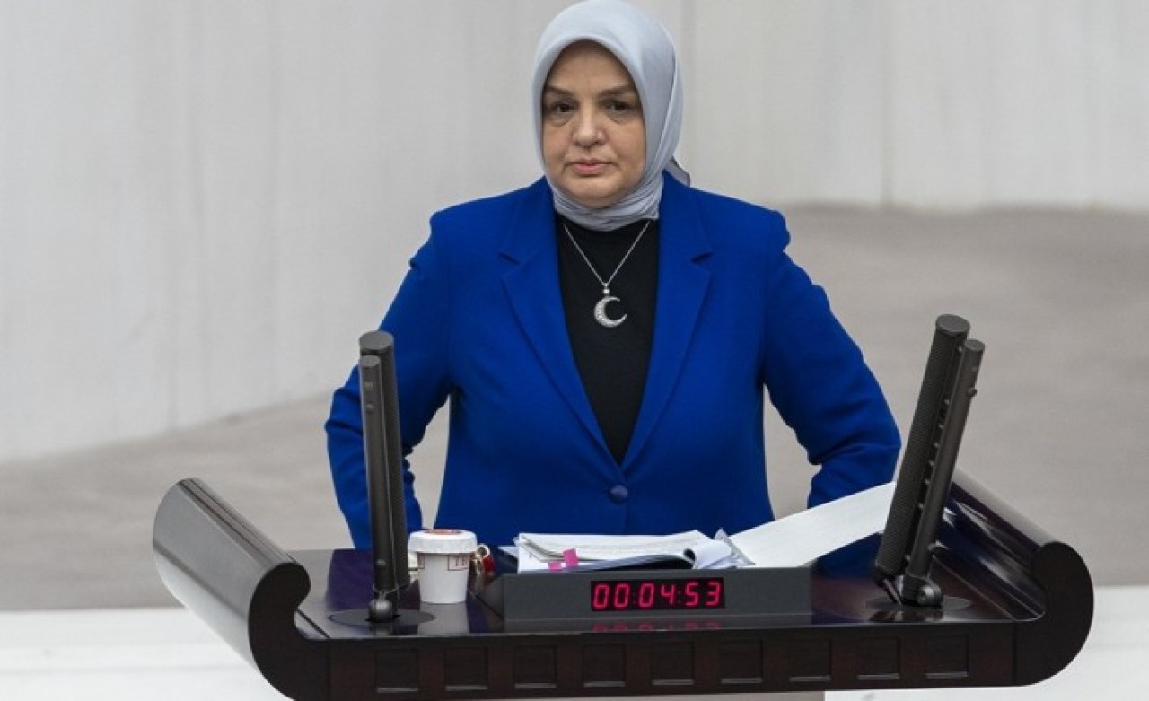 AK Parti'nin yeni Kadın Kolları Başkanı Ayşe Keşir oldu