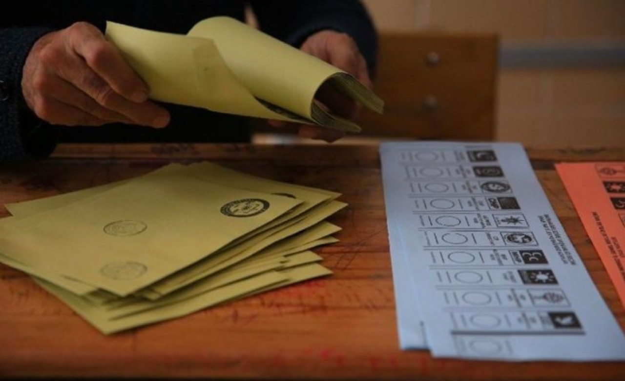 AK Parti yeni seçim sistemini hazırladı: Büyükşehirler için flaş değişiklikler