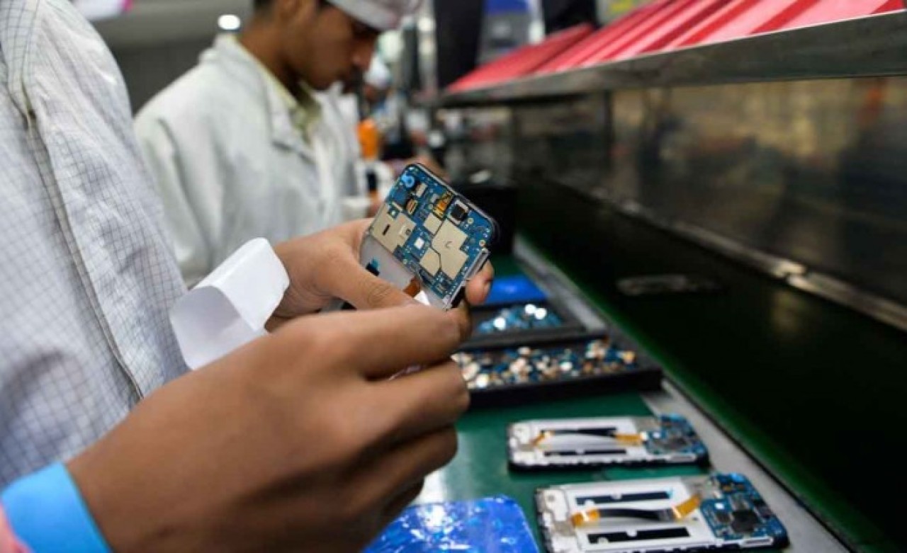 Akıllı telefon firması Türkiye'de üretime başlıyor: Yüzlerce kişiye istihdam sağlanacak!