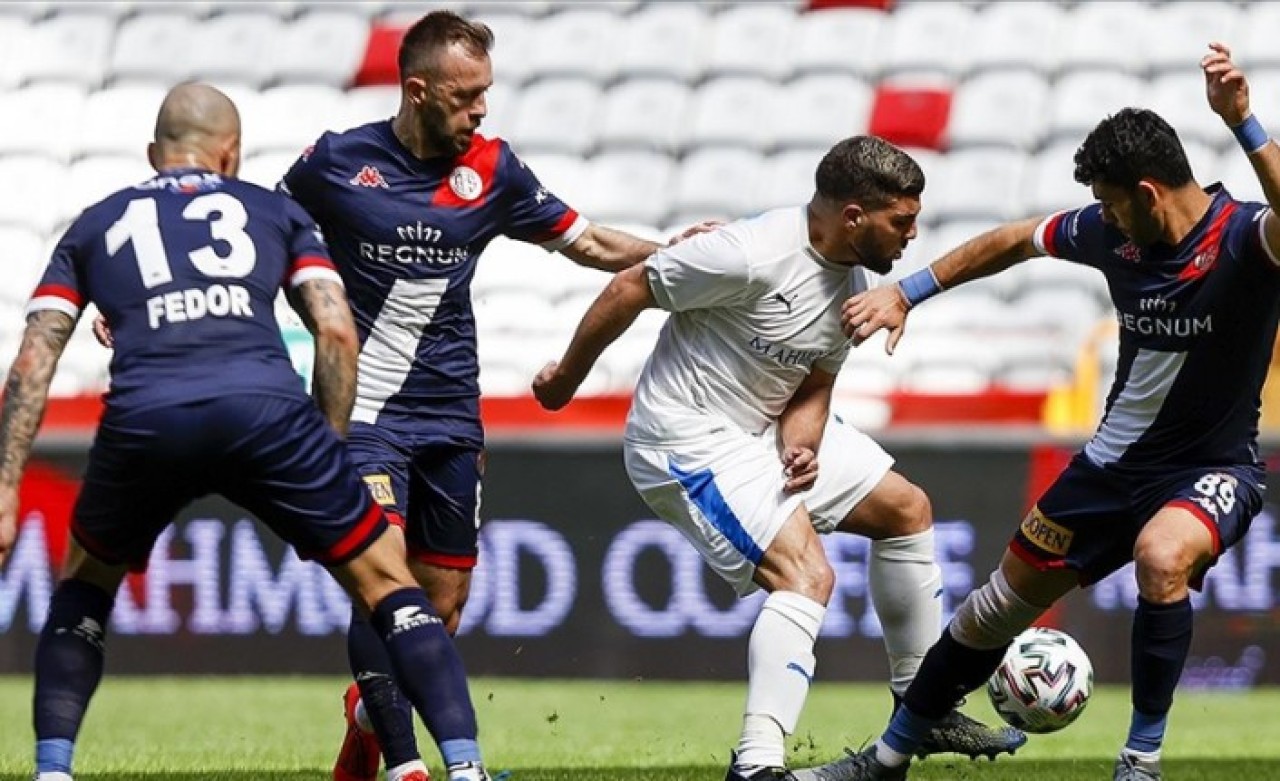 Antalyaspor-Erzurumspor: 3 puanı 3 golle aldı