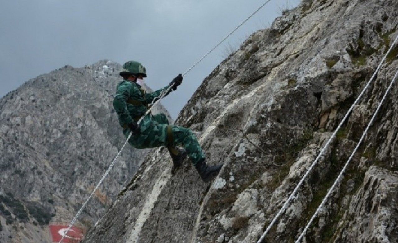 Azerbaycan askerlerine "dağcılık eğitimi"