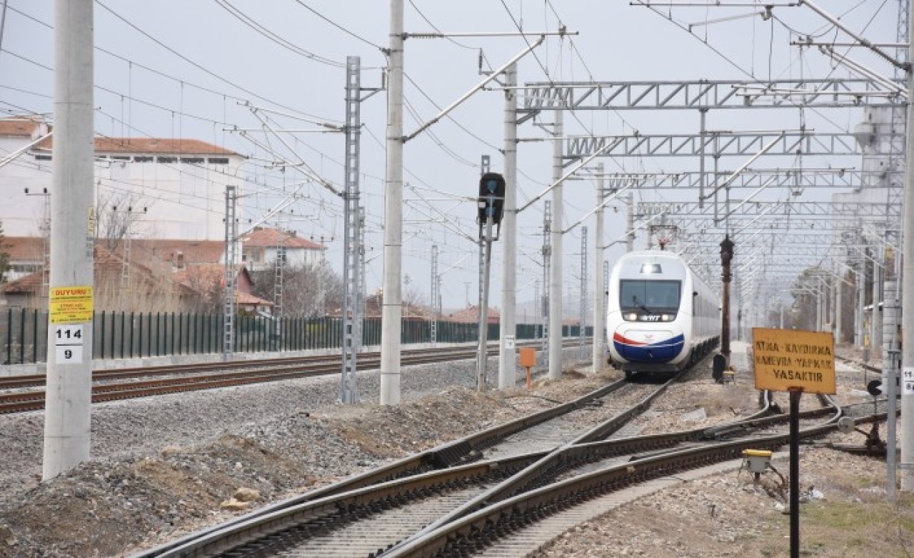 Bakan Karaismailoğlu: Artık Çin'e,  Rusya'ya,  Avrupa'ya trenlerimiz vızır vızır işliyor