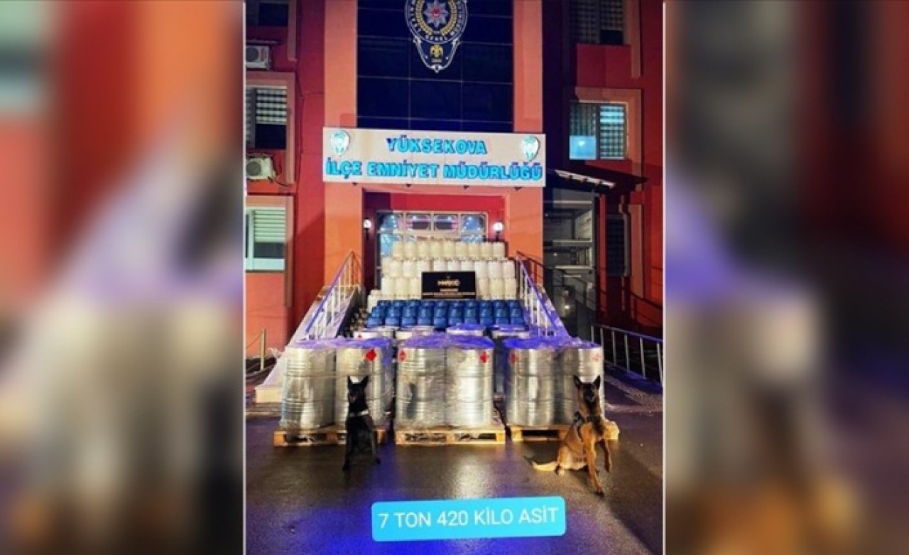 Bakan Soylu: Hakkari'de 7 ton 420 kilo asetik anhidrit ele geçirildi