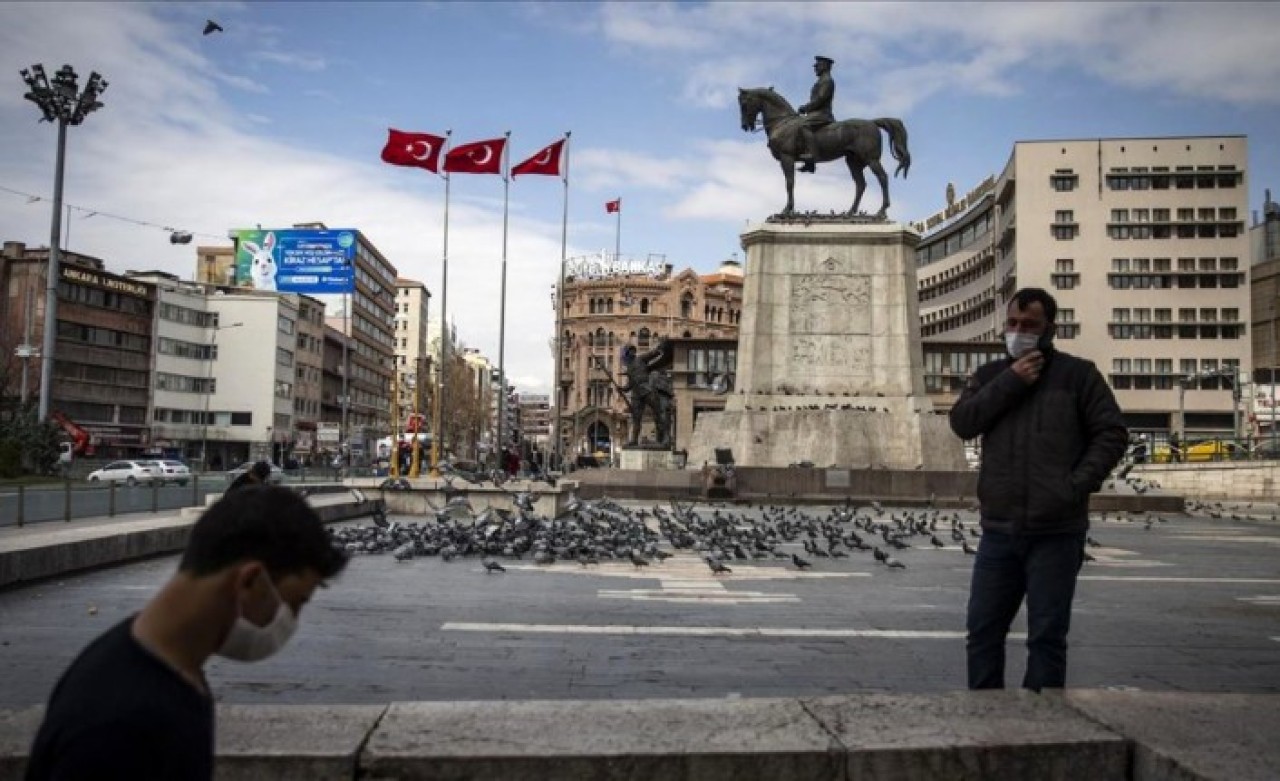 Berber,  hamam,  kahvehane,  tiyatro,  dolmuş,  otobüs hepsinde geçerli: Artık yasak!