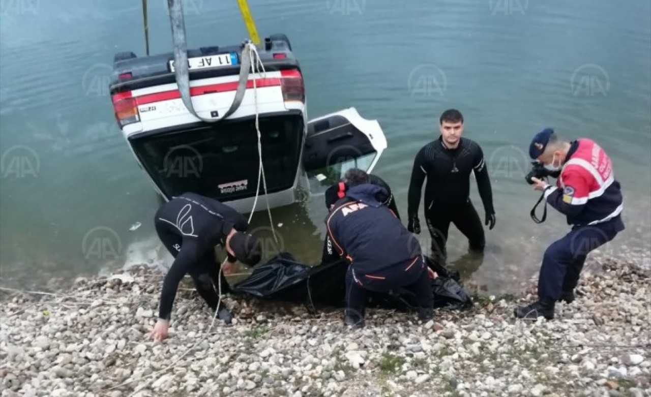 Bilecik'te otomobil gölete uçtu: Cemalettin Öztürk ve Kıymet Öztürk öldü