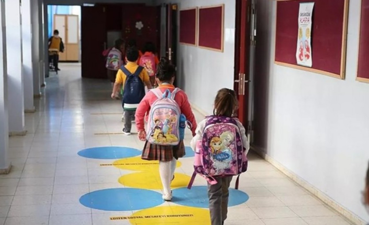 Bir ilçede yüz yüze eğitime koronavirüs arası