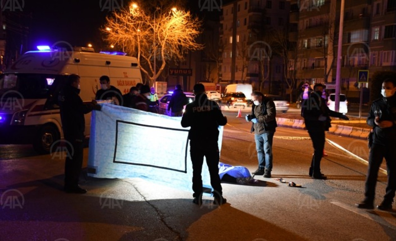 Çorum'da otomobil çarptı: Ayşe Tütüncü öldü,  kardeşi ve oğlu yaralandı