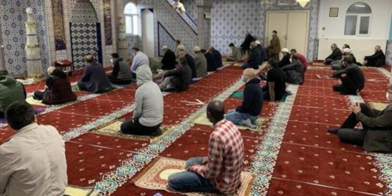 Cuma namazı yasaklanıyor mu? Diyanet Vakıf-Sen'den flaş açıklama