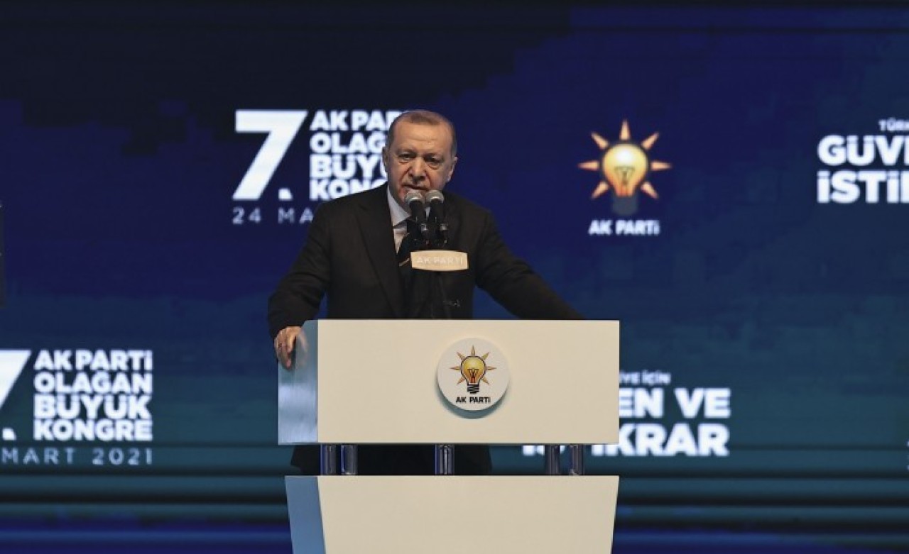 Cumhurbaşkanı Erdoğan yeniden genel başkan
