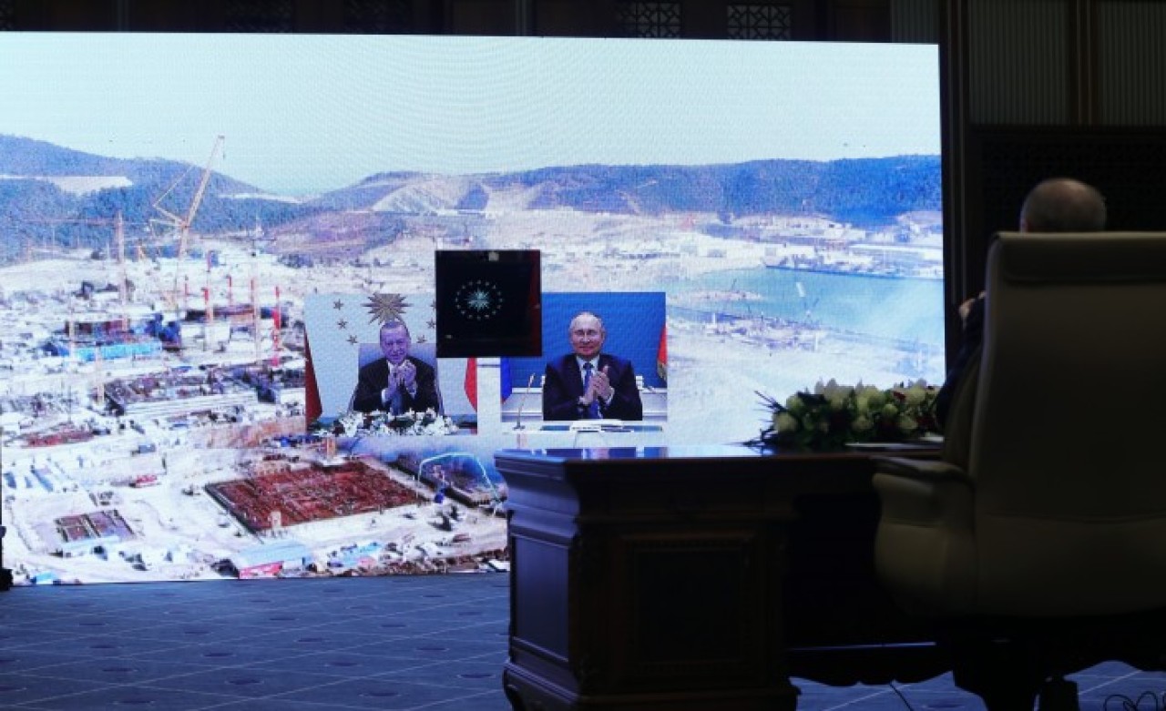 "Cumhuriyetimizin 100'üncü yılında Türkiye'yi nükleer enerji sahibi ülkeler ligine katacağız"
