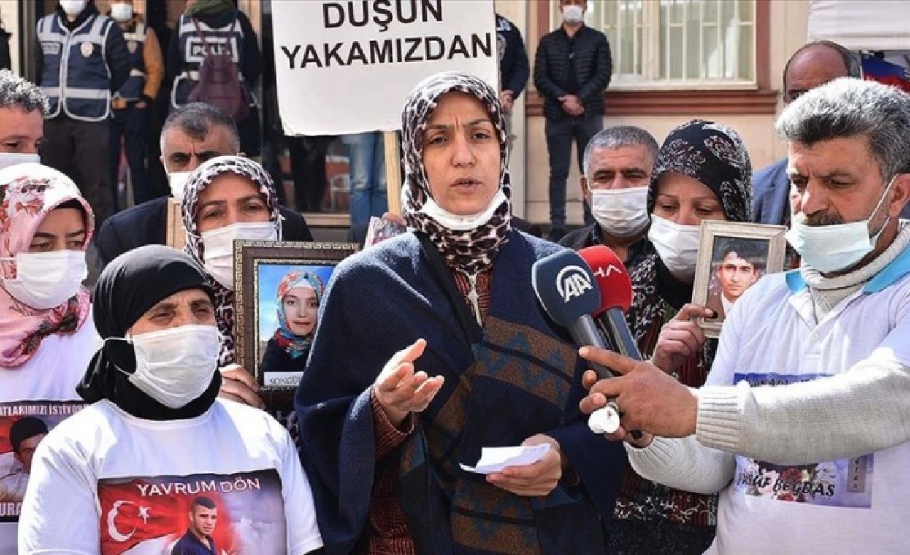 Diyarbakır annelerinden Özgür Özel'e tepki: Bir buçuk yıldır feryadımızı duymadınız