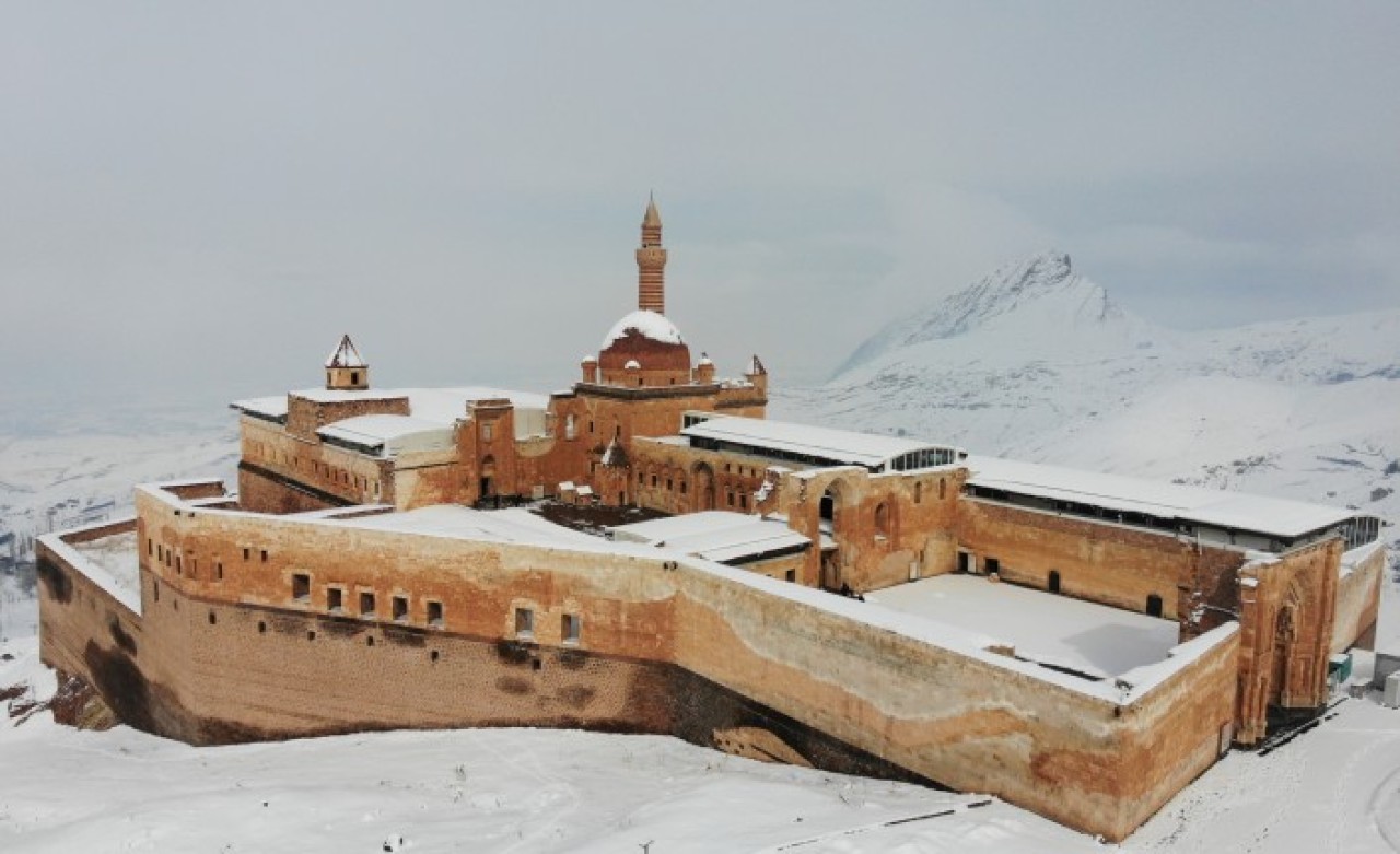 Dünya Mirası İshak Paşa sarayı görüntüsüyle cezbediyor