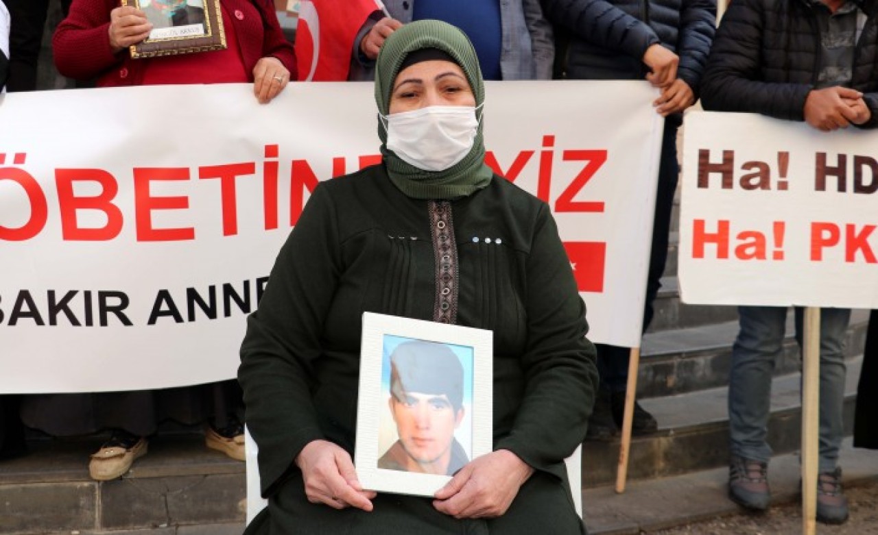 Evlat nöbetine bir aile daha katıldı: Yeter artık,  çocuğumu istiyorum